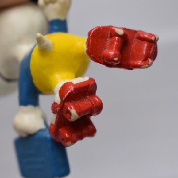 Vintage Peanuts Snoopy Rollerblading To Work Businessman Mini PVC Miniature - Picture 7 of 7
